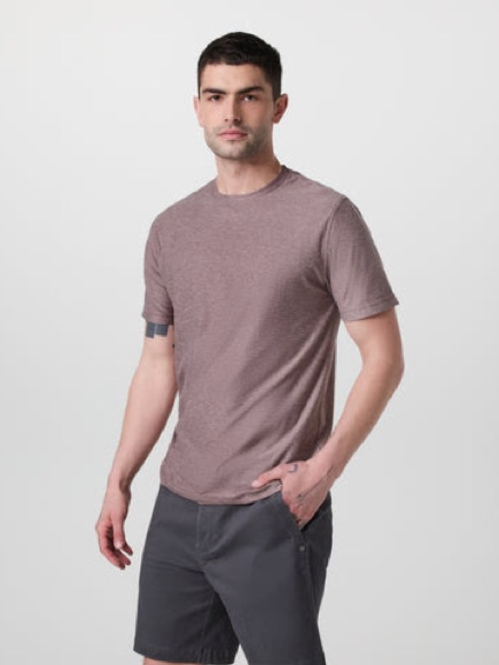 Vuori Strato Tech Tee. Dark Umber Heather. Size XS.